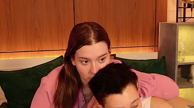 Candy_and_kiss Chat XXX in diretta