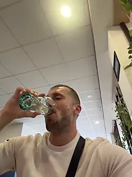 Онлайн чат XXX Johnytrain