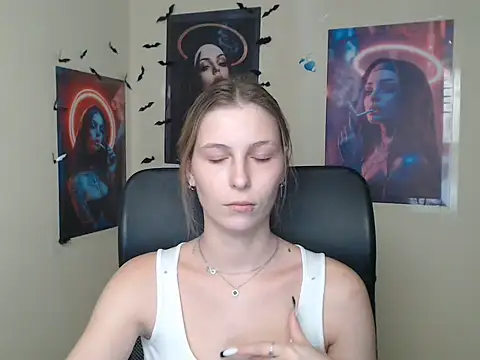 StrangerGi Chat XXX live
