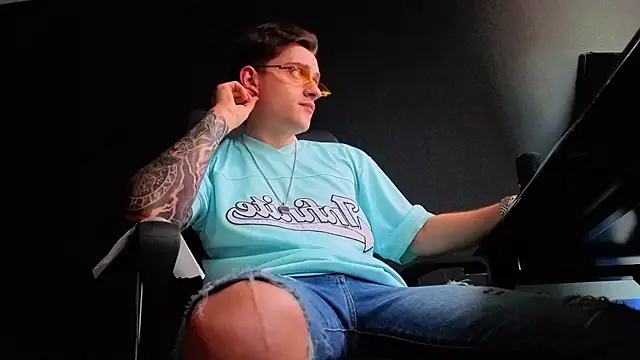 Онлайн чат XXX FelixStarkk