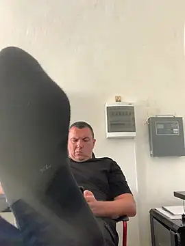 Mike8523 Live XXX-chat
