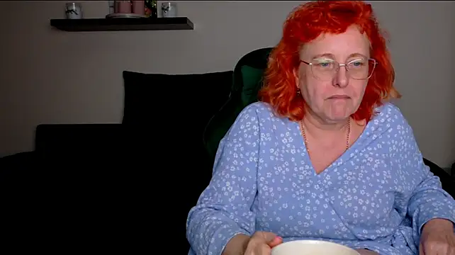 JoannaAndNeighbour's Live XXX Chat