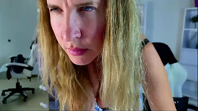 MollyLoll Chat XXX live