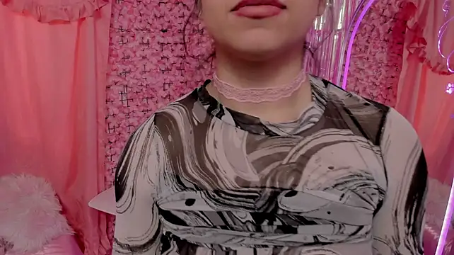 Pinky_purr Adlı Modelin Canlı XXX Sohbeti
