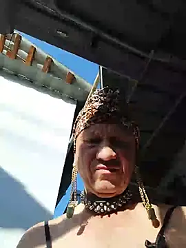 XXX chat uživo modela Sashabikros