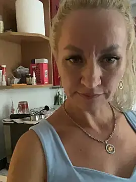 kira_saning's Live XXX Chat