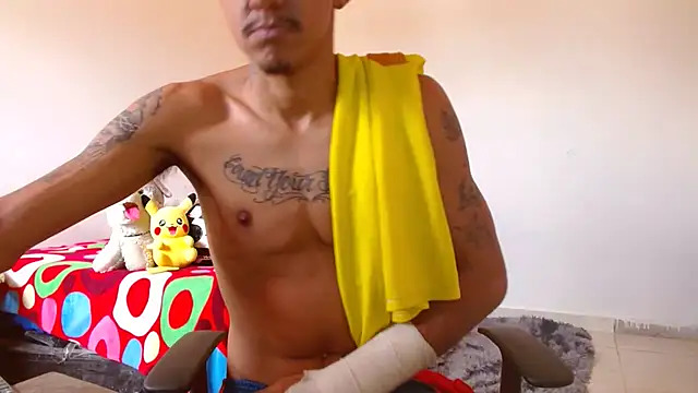 Chatroom XXX en direct de skinny23cm