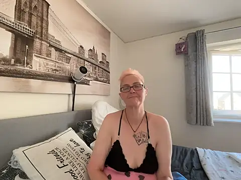 Curvy-Jinx – Naživo XXX chat