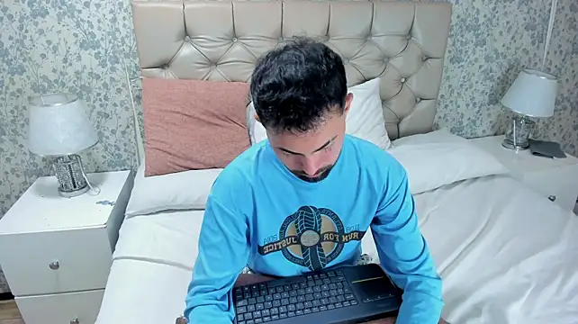 AndrewCrooss Chat XXX live