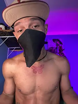 CRAZY-BOY99 即時 XXX 聊天