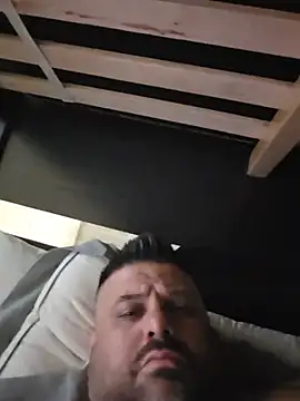 Roddog18 élő XXX-chatje