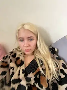 Chat +18 de SofiaNLukaBabe ao vivo