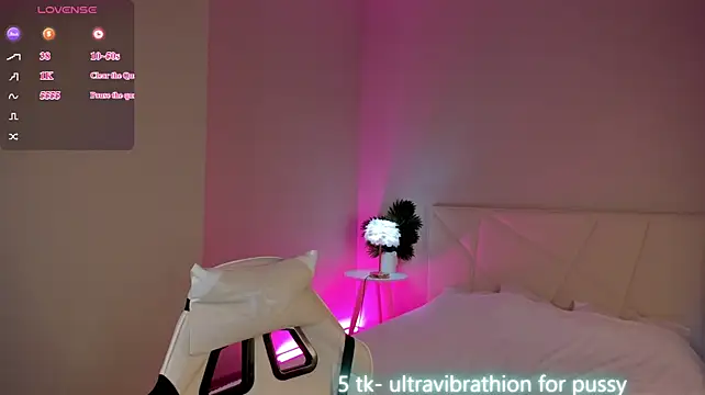 Luna_Vibee Adlı Modelin Canlı XXX Sohbeti