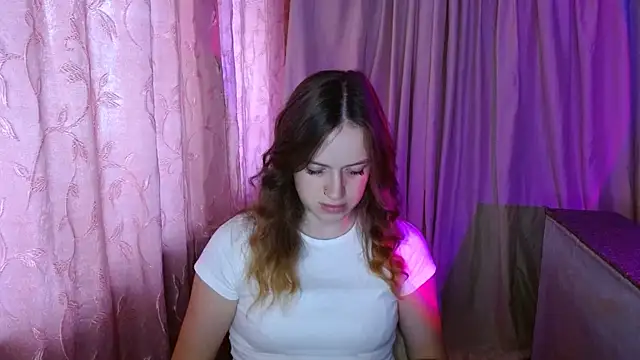 צ'אט XXX בשידור חי של ElinaStar00