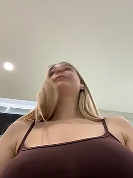 Chat XXX en directo de SashaCatt
