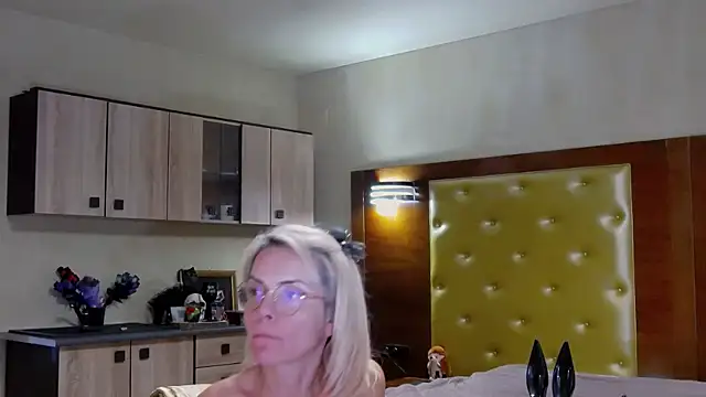 DomCaprisse Adlı Modelin Canlı XXX Sohbeti