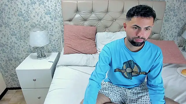 XXX chat uživo modela AndrewCrooss