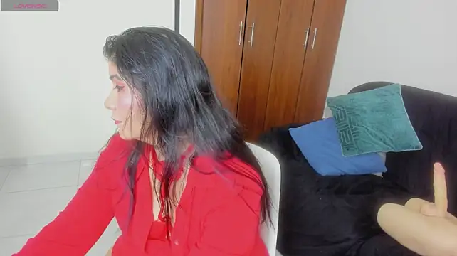 kiraGeiner Adlı Modelin Canlı XXX Sohbeti