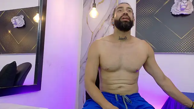 theronnyone Adlı Modelin Canlı XXX Sohbeti