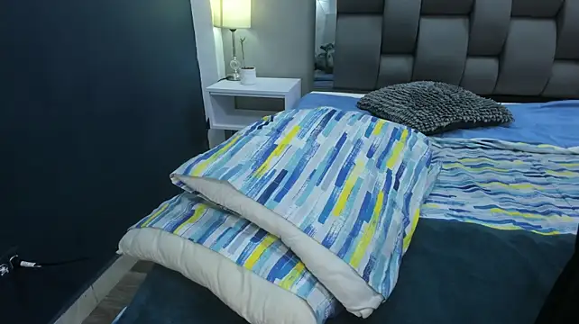 Charlie___Musk Adlı Modelin Canlı XXX Sohbeti