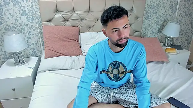 AndrewCrooss Chat XXX live
