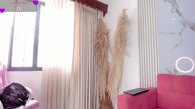 Izui_Pierce Adlı Modelin Canlı XXX Sohbeti