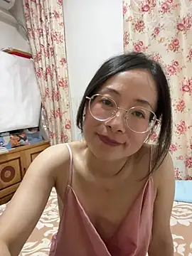 TangTang0530 Adlı Modelin Canlı XXX Sohbeti