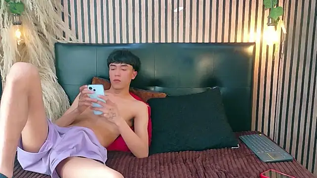 Czat XXX na żywo – heyy_noah11
