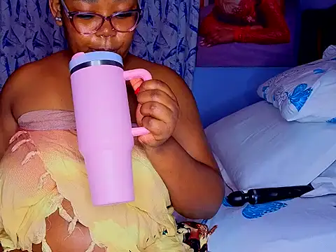 Dette_dimples élő XXX-chatje
