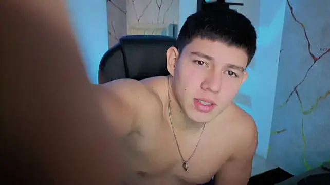 Онлайн чат XXX JamesCr_