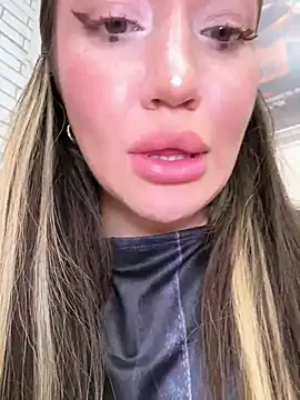 SaintSquirt Live XXX-Chat