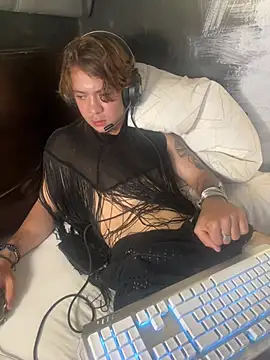Chatroom XXX en direct de AngelLatinBoy