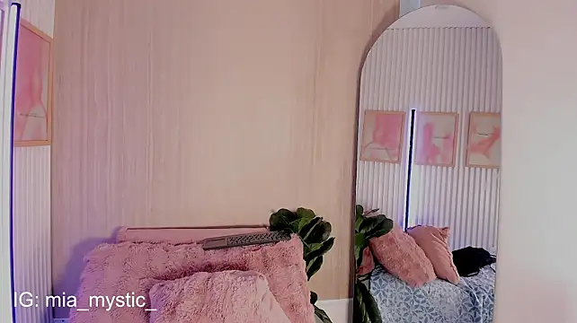 Mia_mystic_ Adlı Modelin Canlı XXX Sohbeti