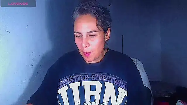 Yessi_rousse élő XXX-chatje