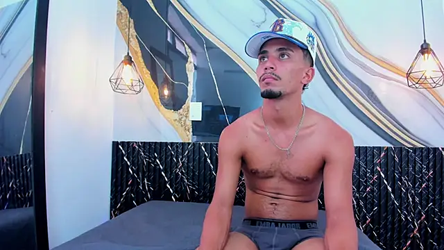 DrakeFoxx live XXX chat