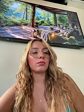 ValeriaHot69's Live XXX Chat
