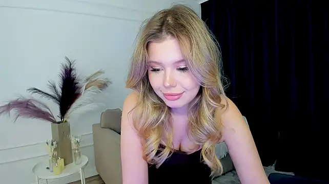 FollowLovee live XXX chat