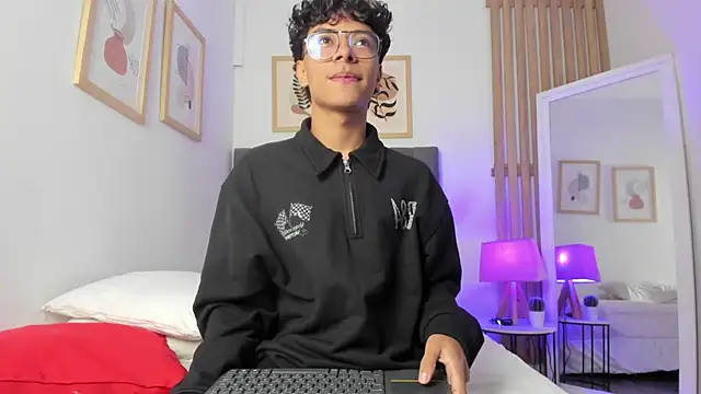 Онлайн чат XXX Adams__Bobby