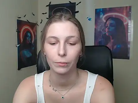 StrangerGi's Live XXX Chat