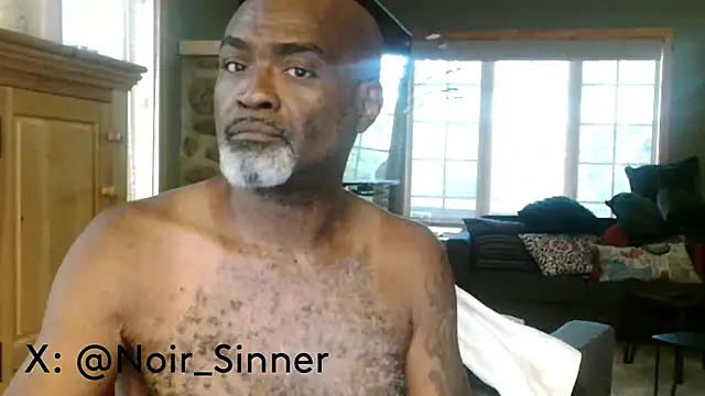 XXX chat uživo modela sinnernoir
