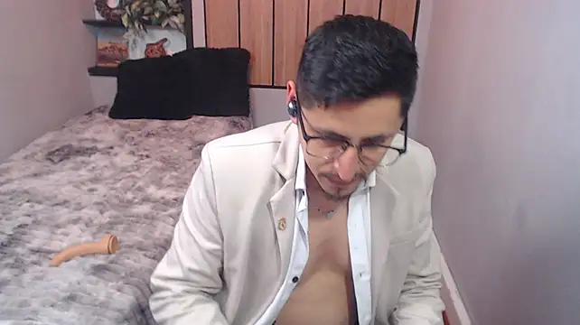 kevin_23_ élő XXX-chatje