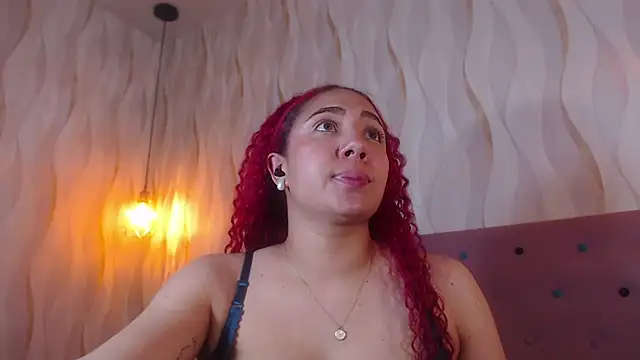 Chat +18 de IsabelaLatina ao vivo