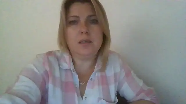 ElenaLove888's Live XXX Chat