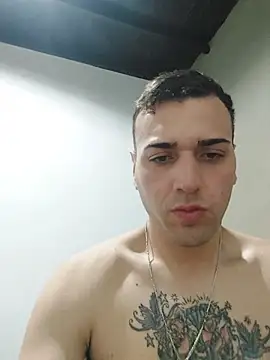 Agusss_2000 élő XXX-chatje