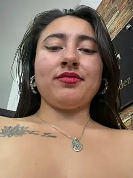 _Sarah-Office1's Live XXX Chat