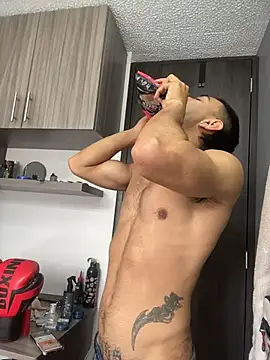 Taylor_DiamondBoy Live XXX-chat