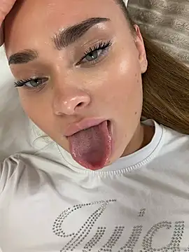 Chat XXX ao vivo de MonicaWestt