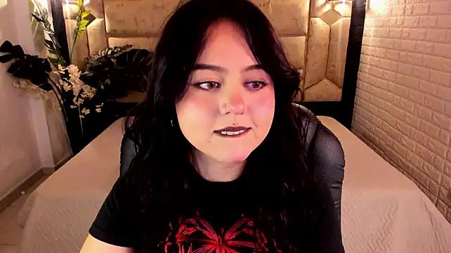 crimson_tati_'s Live XXX Chat