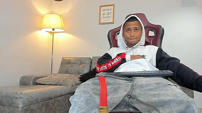 XXX chat uživo modela supreme_badboy2