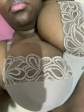 Blackpinkylips2025 Adlı Modelin Canlı XXX Sohbeti